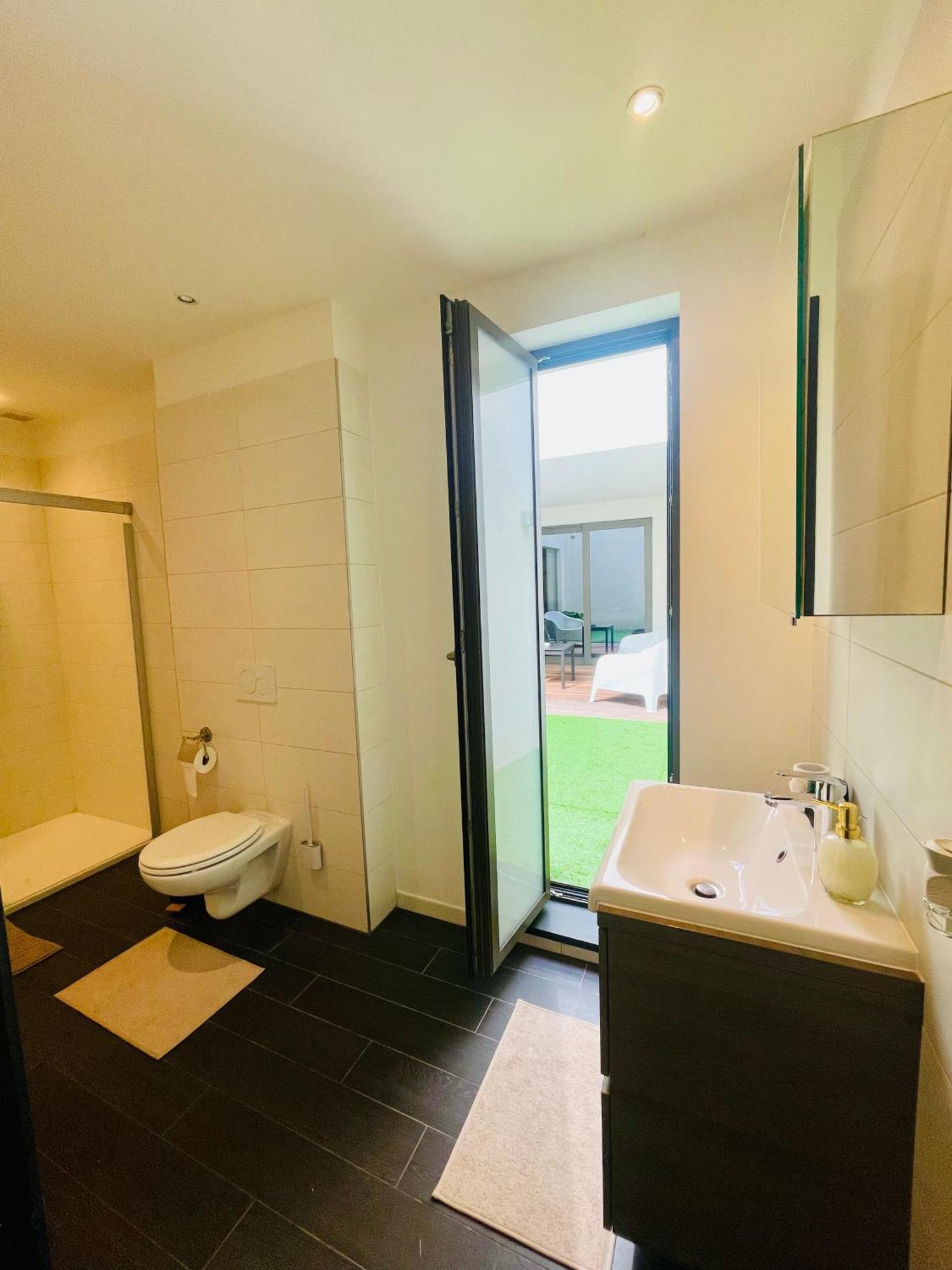 Down Town Spacious Loft Retreat With Private Parking Bruxelas Exterior foto