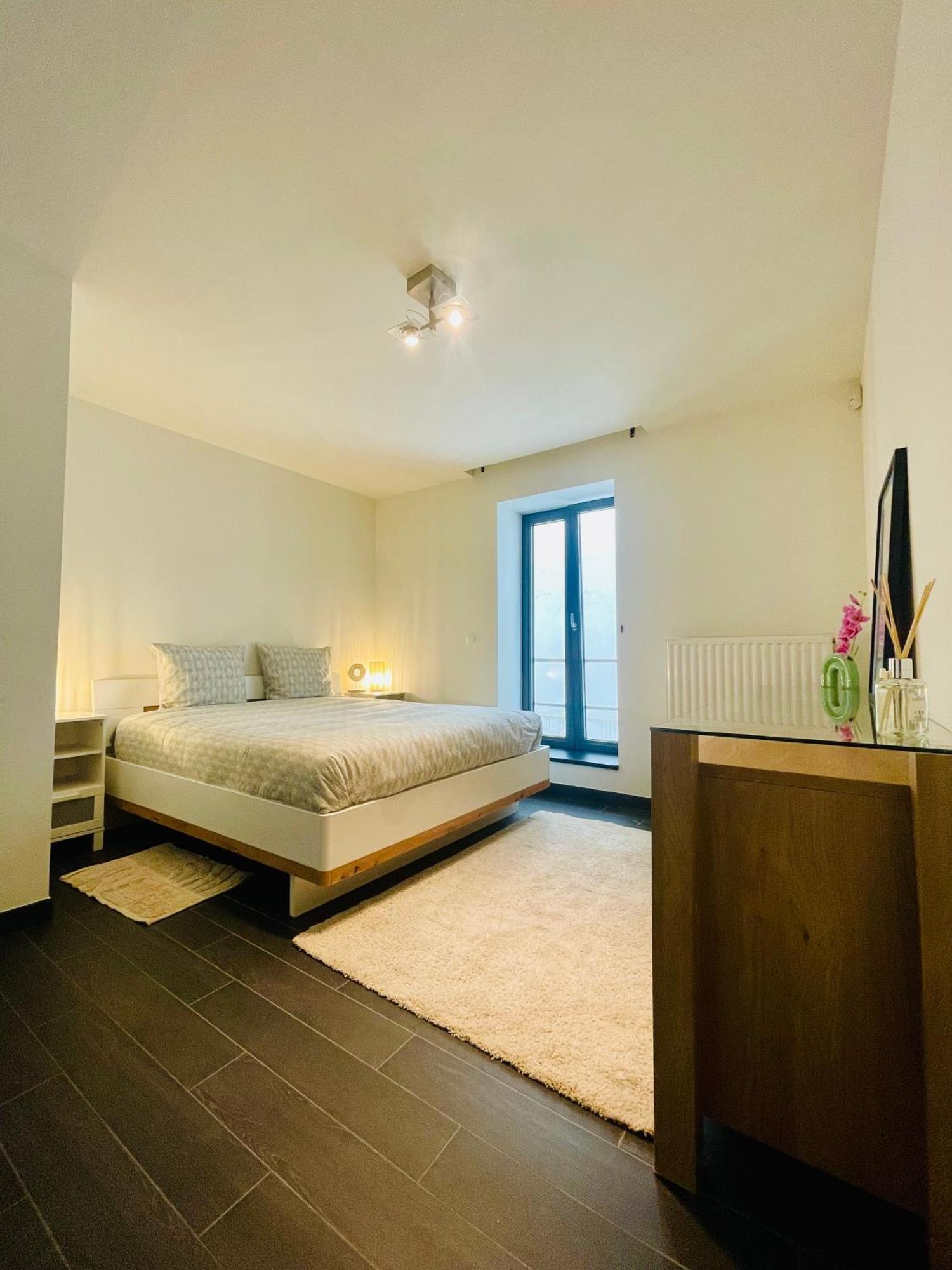Down Town Spacious Loft Retreat With Private Parking Bruxelas Exterior foto